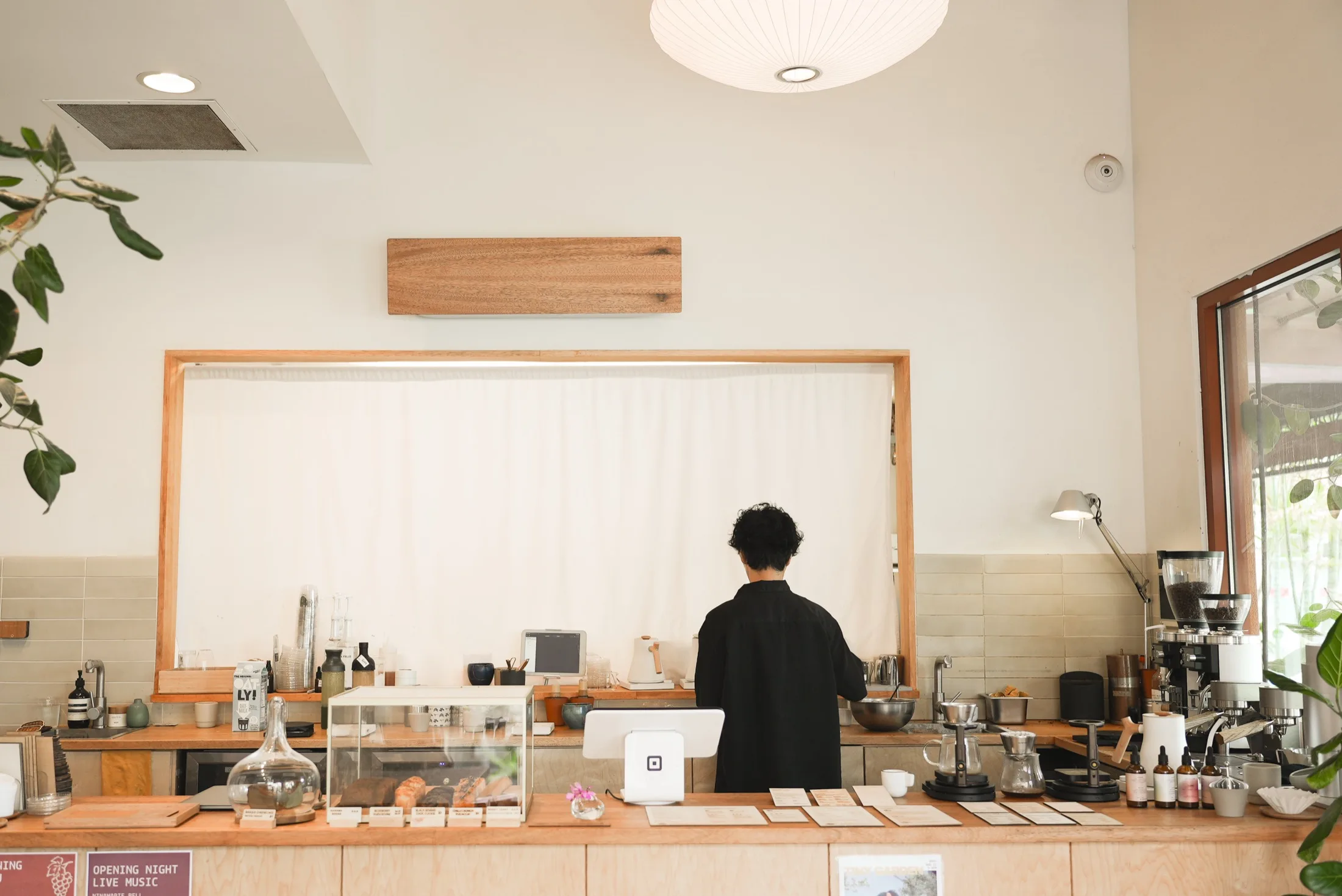 Airform indoor unit above the counter of a cafe